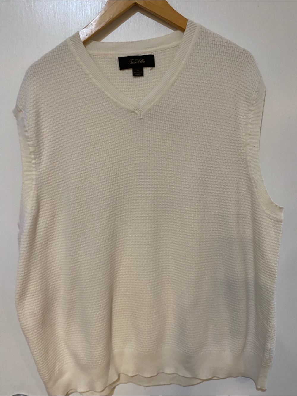 Tasso Elba Men's Cream V-Neck Sweater Vest